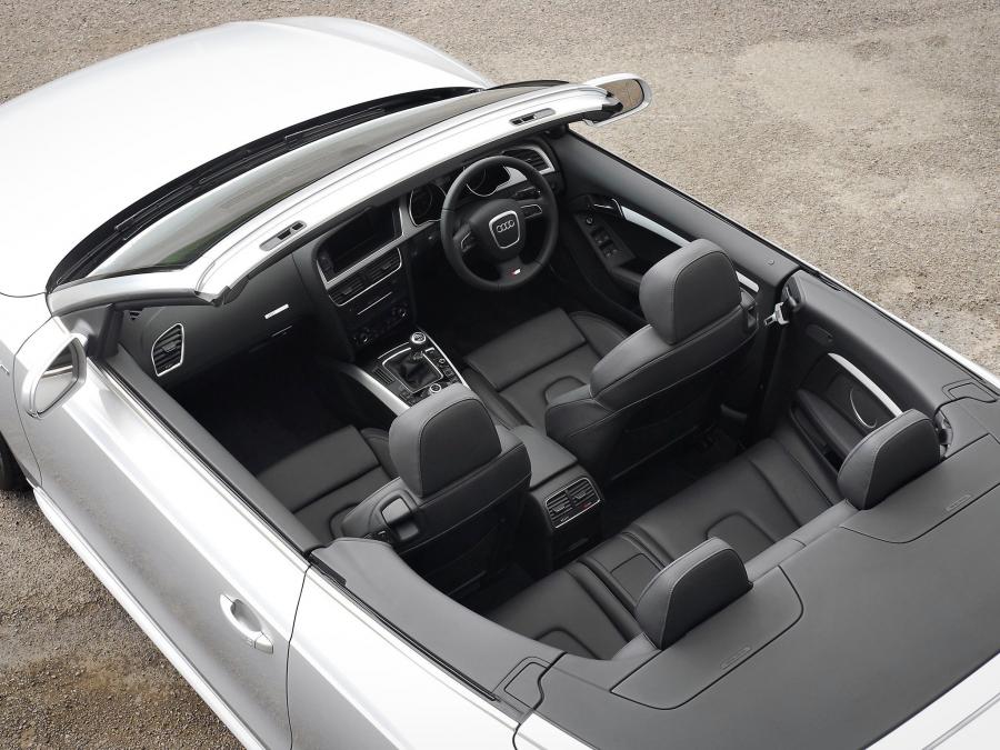 Интерьер Audi A5 Cabriolet 2.0T S-Line 2009 года  (UK) (фото 5 из 6)